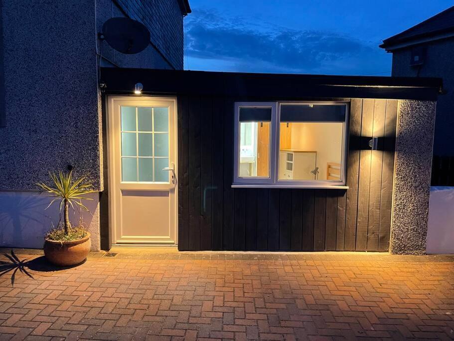 Self Contained Double Bedroom With Ensuite, Private Entrance, Free Parking , 5 Min Walk To Beach St Ives  Exterior photo